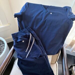 Fabletics Navy Blue Color scrubs set